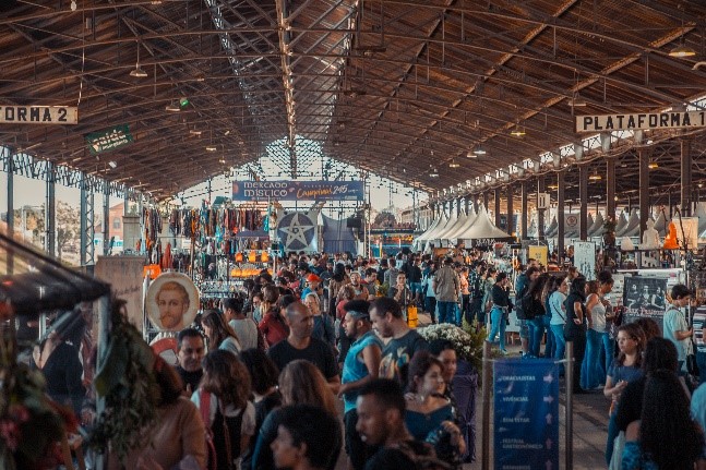 Mercado Místico tem orientações, limpeza xamânica, palestras e dança