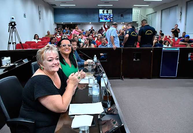 4AF79213-0A46-4323-A4B6-42D1306A6219