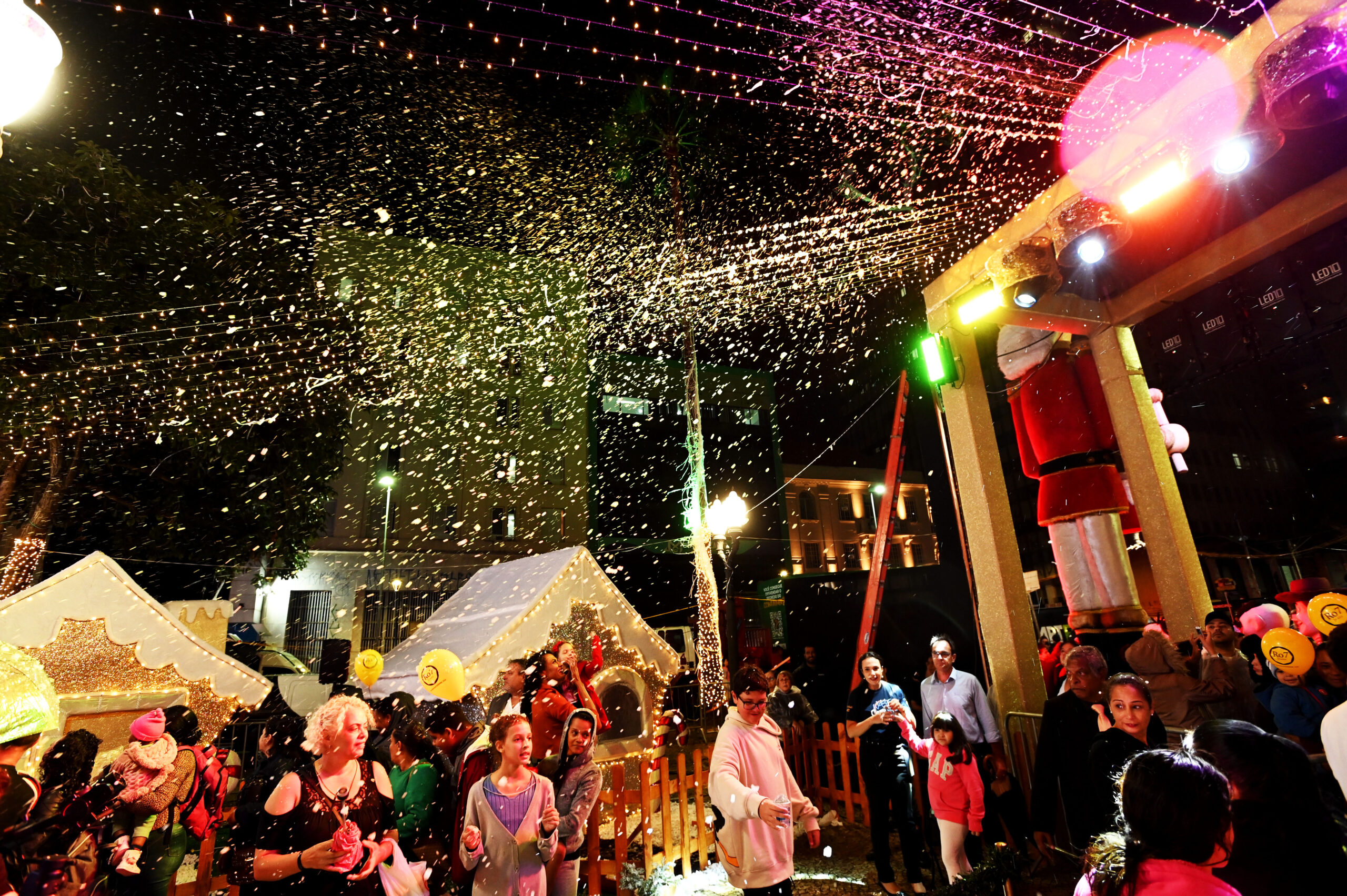 Natal Caminho dos sonhos tem Vila do Papai Noel, no Largo do Rosário, funciona todos os dias da semana.