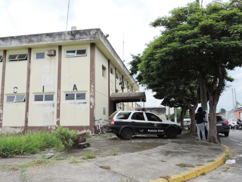 Um adolescente, de 17 anos, foi morto e um homem, de 26 anos, sofreu tentativa de homicídio na Rua Celso Balbi Pelucio, em Lorena