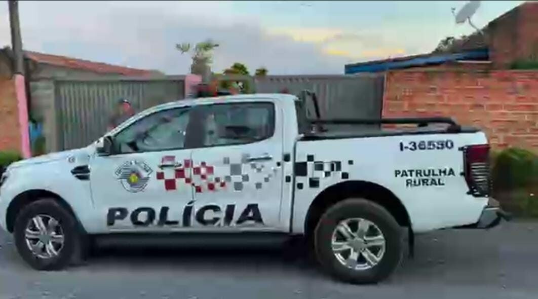 Homem é encontrado morto com tiro na cabeça dentro da própria casa Homem de 26 anos leva um tiro no pescoço e tentativa de homicídio intriga a polícia