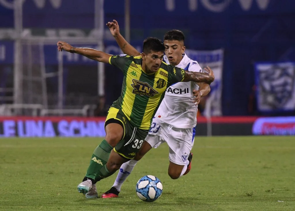 Leandro Maciel Vice-campeão da Libertadores, meio-campista argentino é o novo reforço do Botafogo
