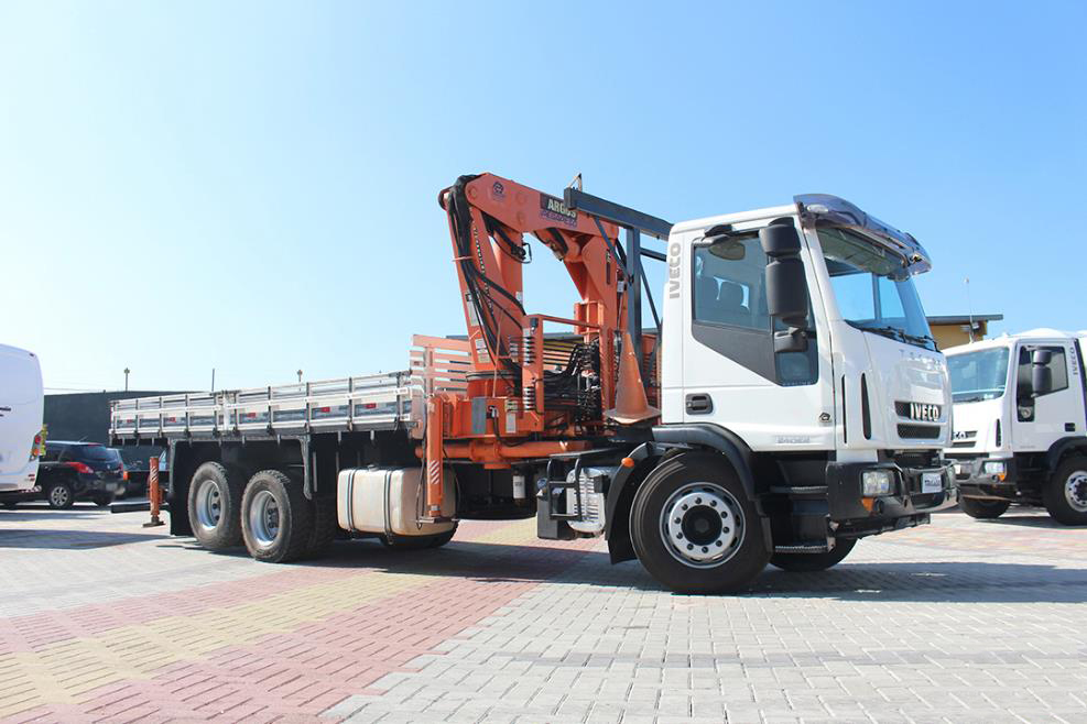 Locacao-Caminhao-Munck-Iveco-Eurocargo-170-E22-Imagem-Ilustrativa-00 operador de caminhão sjc