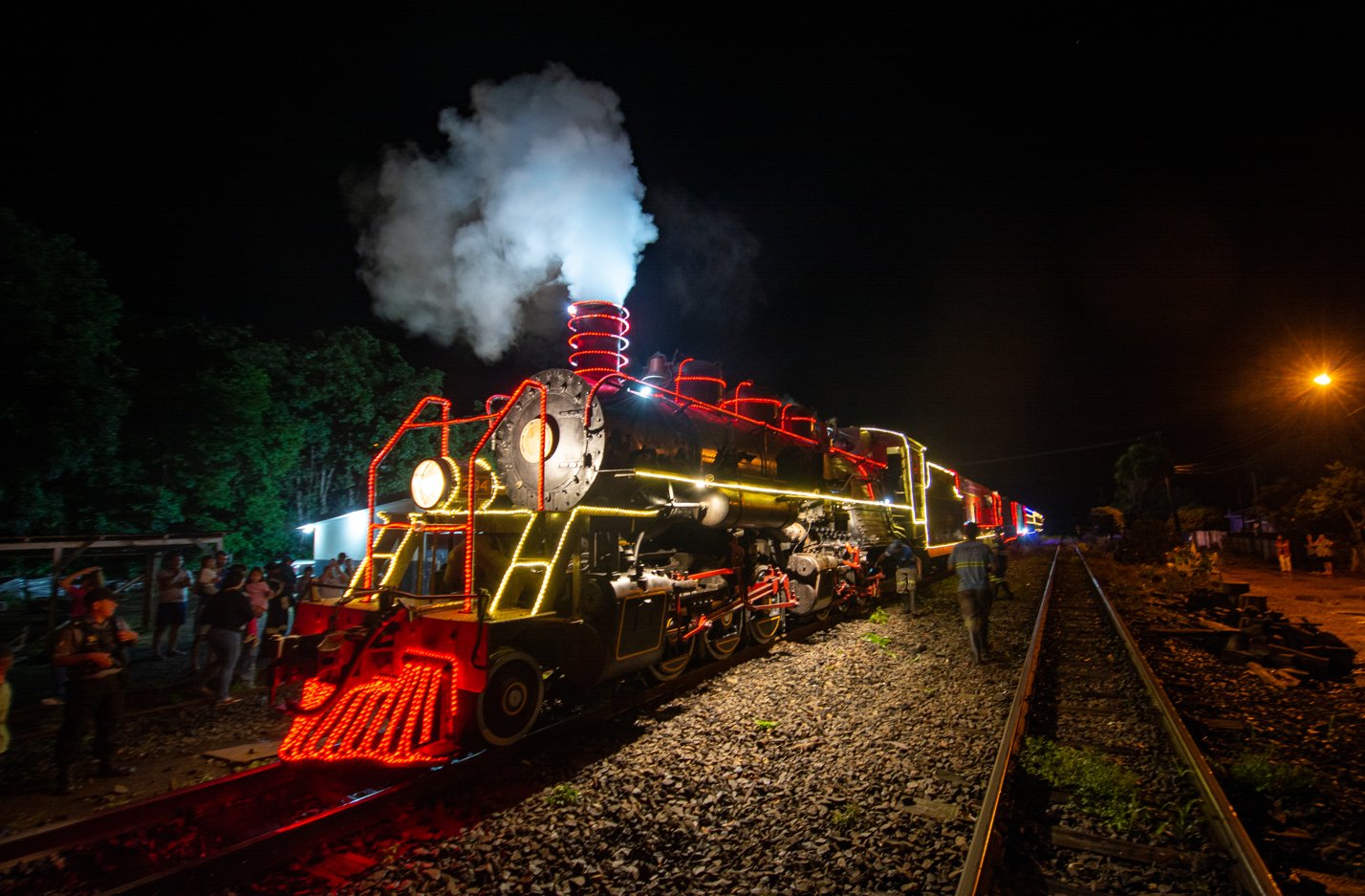 Trem iluminado de Natal chega a região de Campinas nesta semana