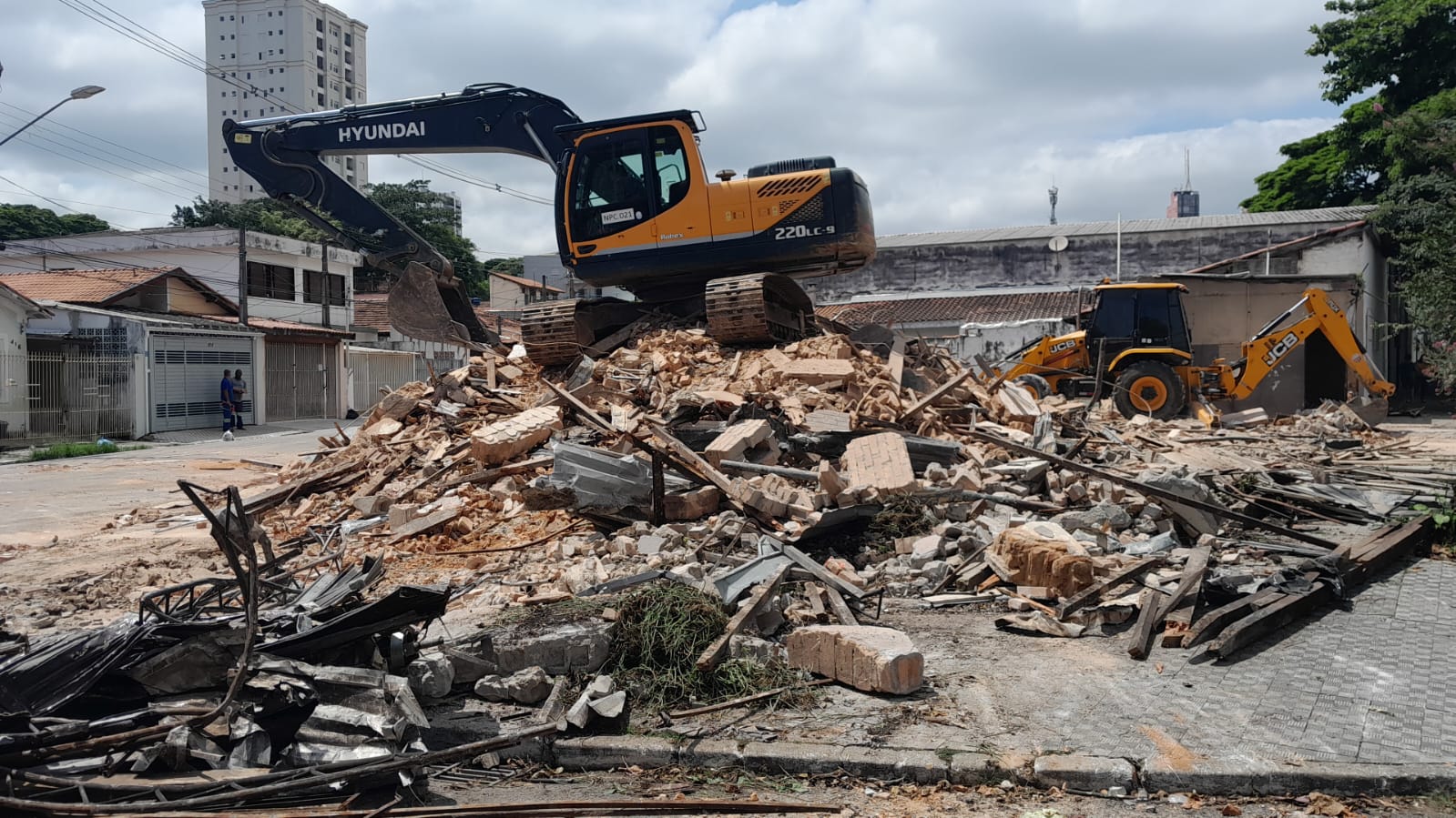 demolição de casa usada para venda de drogas em sjc
