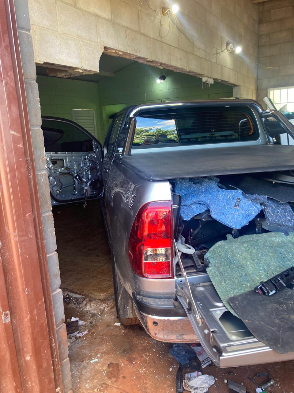 Polícia encontra desmanche de caminhonetes de luxo em Paulínia