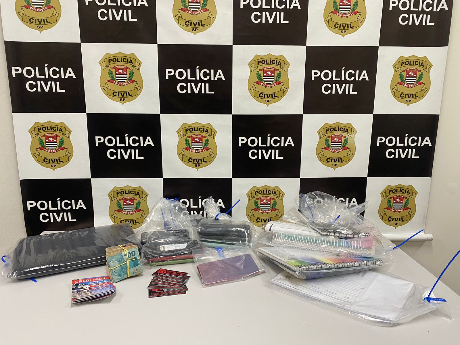 Polícia Civil cumpre mandados de busca e apreensão contra cinco pessoas por realizarem empréstimos a juros abusivos (agiotagem)