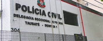 Um homem de 47 anos foi morto a tiros dentro de sua caminhonete no bairro Três Marias, em Taubaté, na noite da quarta-feira (20)