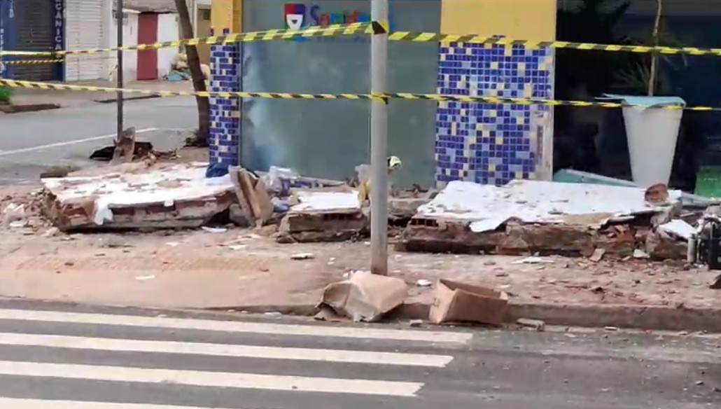 queda marquise 1 Marquise desaba a tinge morador em situação de rua nos Campos Elíseos