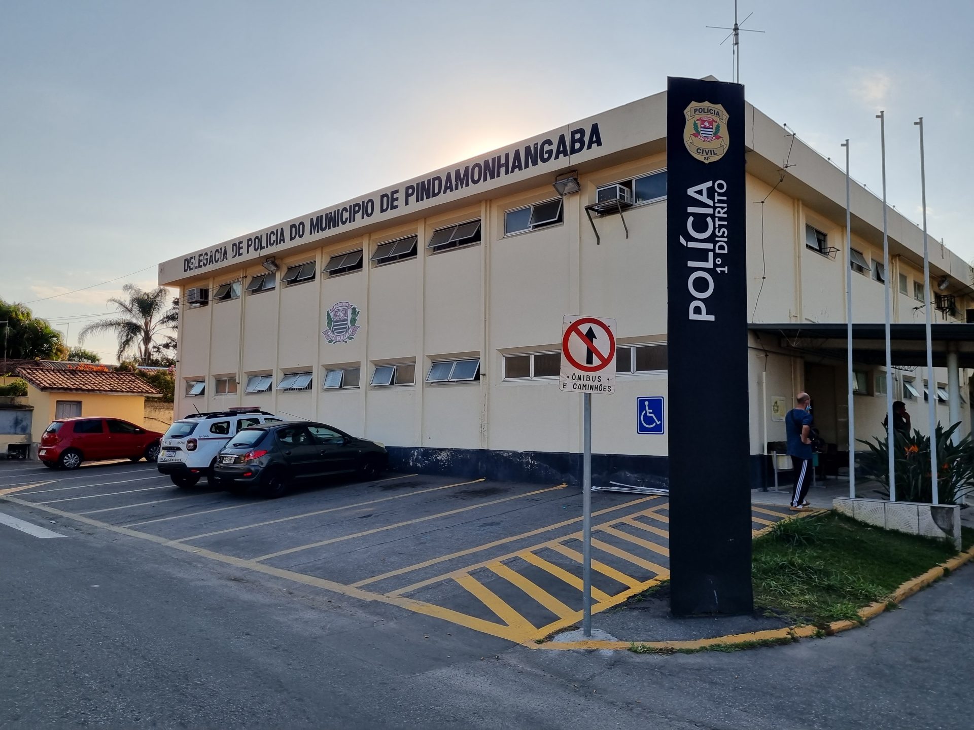 Um homem de 29 anos morreu ao enfrentar a Polícia Militar em Pindamonhangaba na madrugada desta segunda-feira