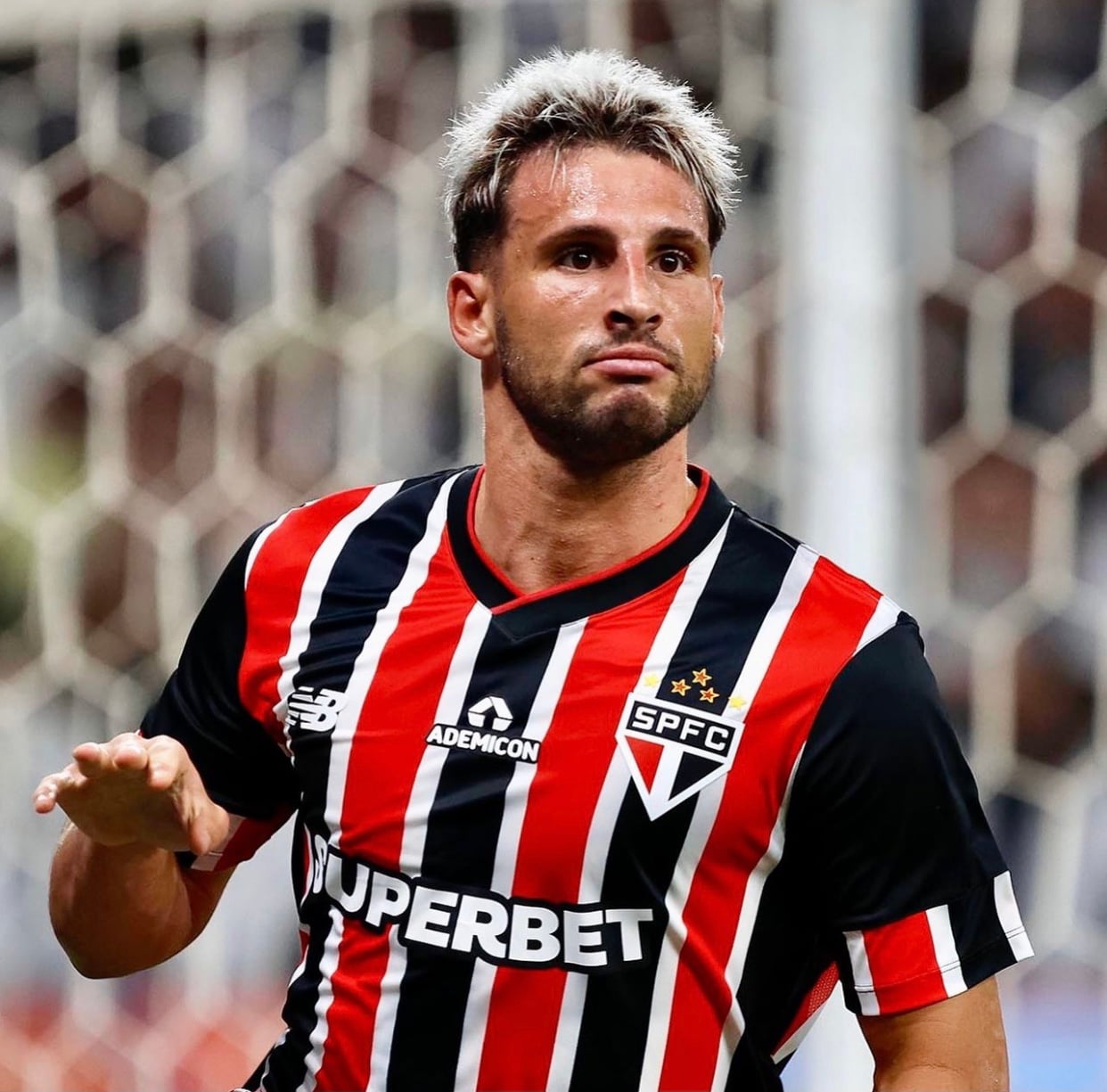 3B65D391-D93E-44DD-A480-3E394FE9EF18