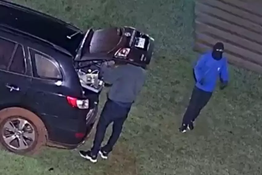 Assalto Miguelópolis Turistas que passavam o ano novo em rancho foram rendidos e roubados por quatro assaltantes