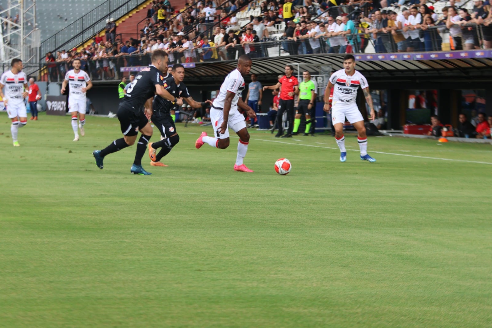 Botafogo marca no fim e consegue empate em Bragança