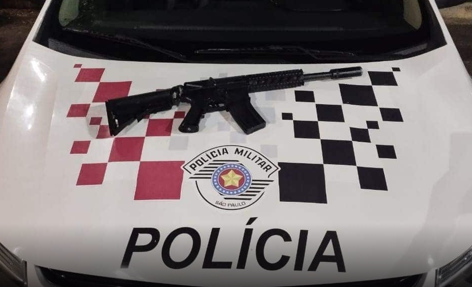 Morador atira fuzil de calibre restrito nas ruas de cidade do interior de SP