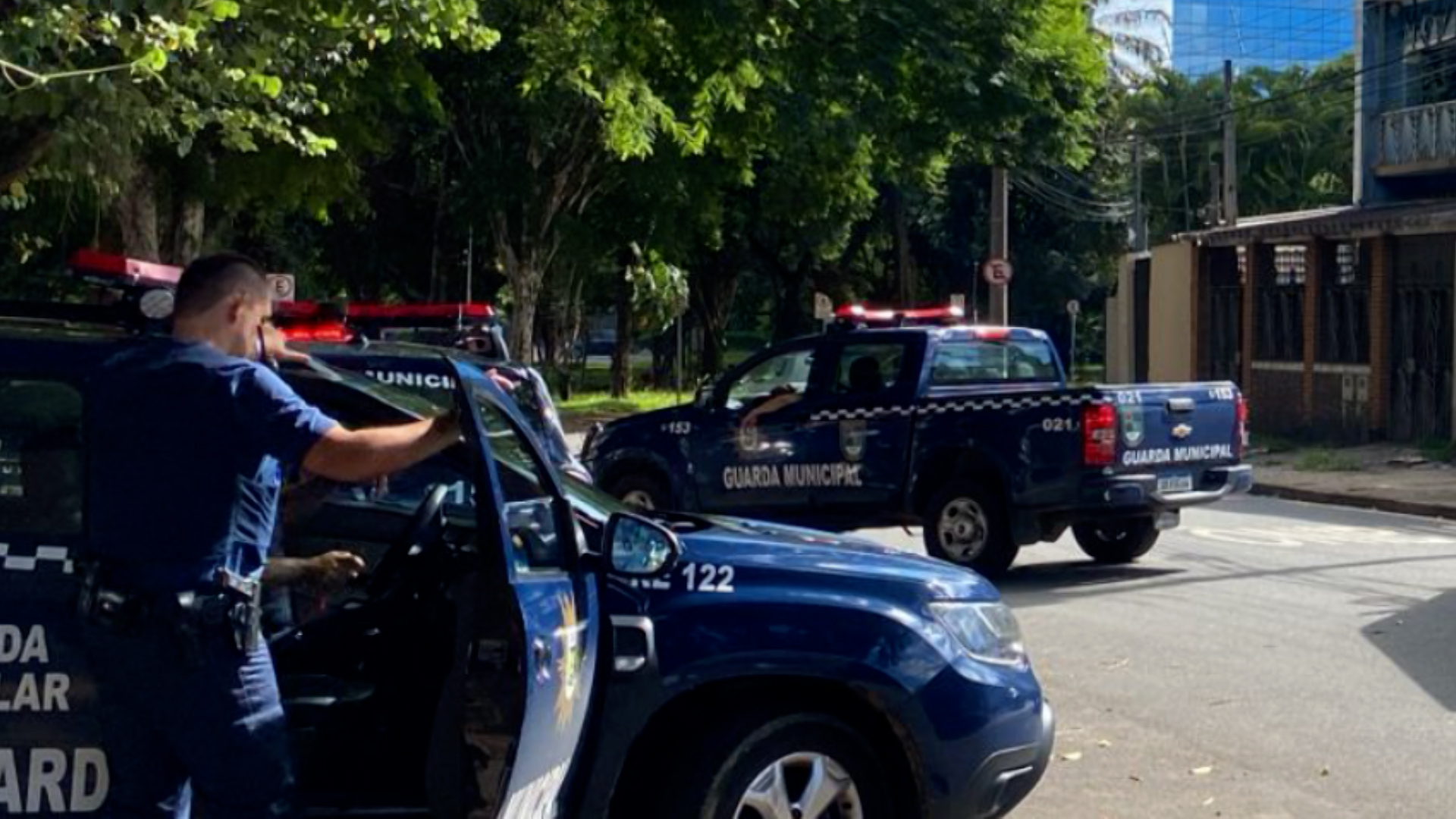 Foragido dá nome falso de outro procurado em abordagem e é levado de volta a presídio Foragido dá nome falso de outro procurado em abordagem e é levado de volta a presídio