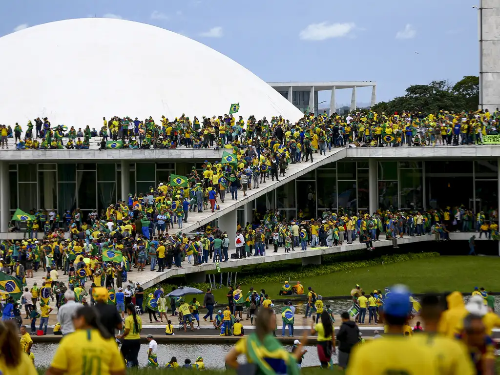 Vândalos invadem o Palácio do Planalto em 8 de janeiro de 2023 - Foto: Marcelo Camargo/Agência Brasil Vândalos invadem o Palácio do Planalto em 8 de janeiro de 2023 - Foto: Marcelo Camargo/Agência Brasil