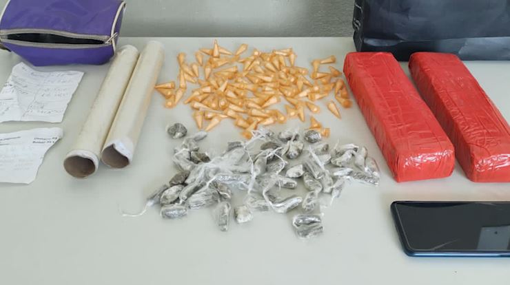 Homem é preso por tráfico e estupro após ser denunciado pelo pai