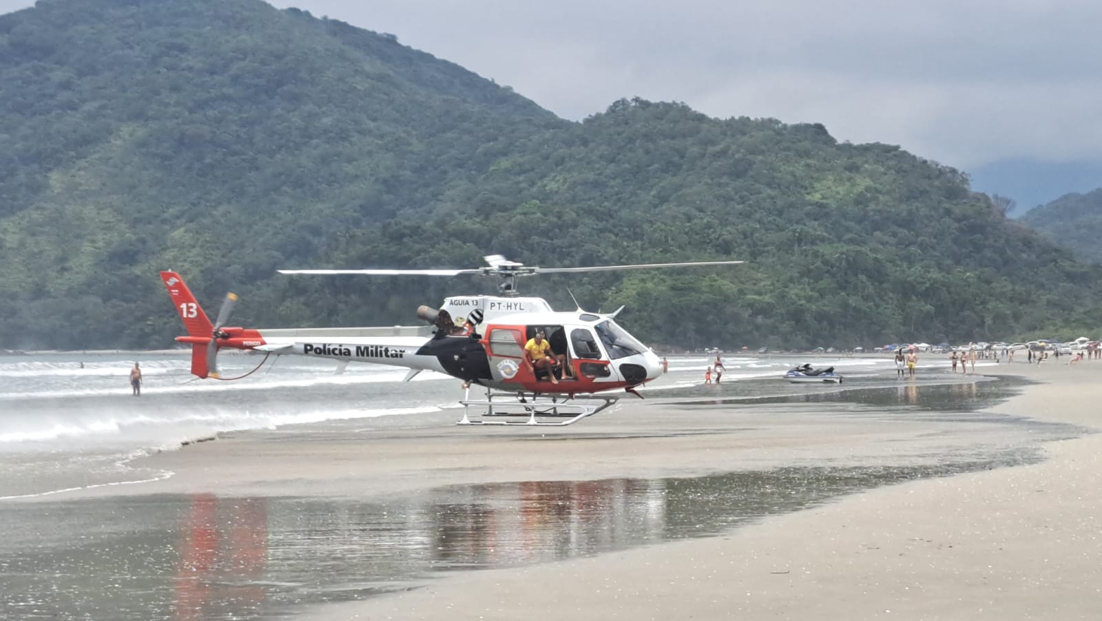 Dois jovens são resgatados após afogamento em Ubatuba; um outro morreu na cachoeira Dois jovens são resgatados após afogamento em Ubatuba; um outro morreu na cachoeira