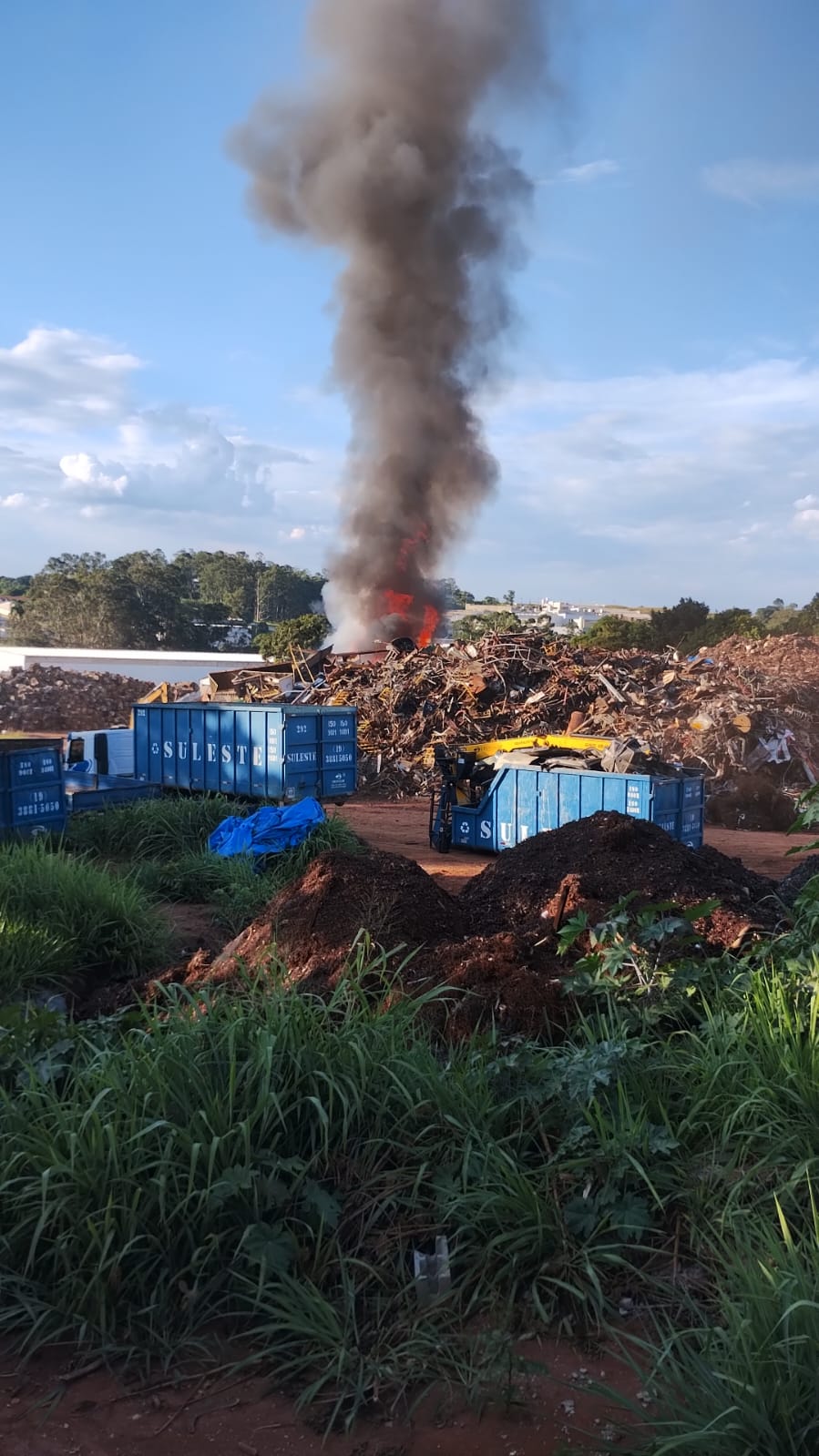 Incêndio é controlado depois de 11 horas em Valinhos