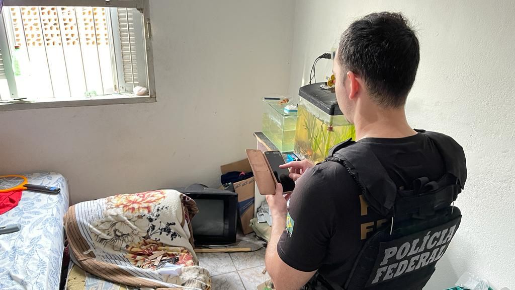 Na manhã desta quarta-feira (31), a Polícia Federal realizou uma operação com o objetivo de cumprir um mandado de busca e apreensão