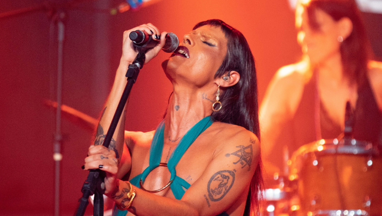 Catto canta Gal Costa no Sesc Pinheiros