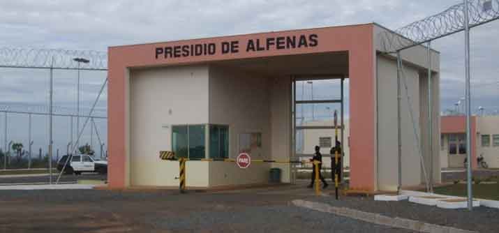 presídio Alfenas Mulher tenta entrar em presídio com celulares no cabelo
