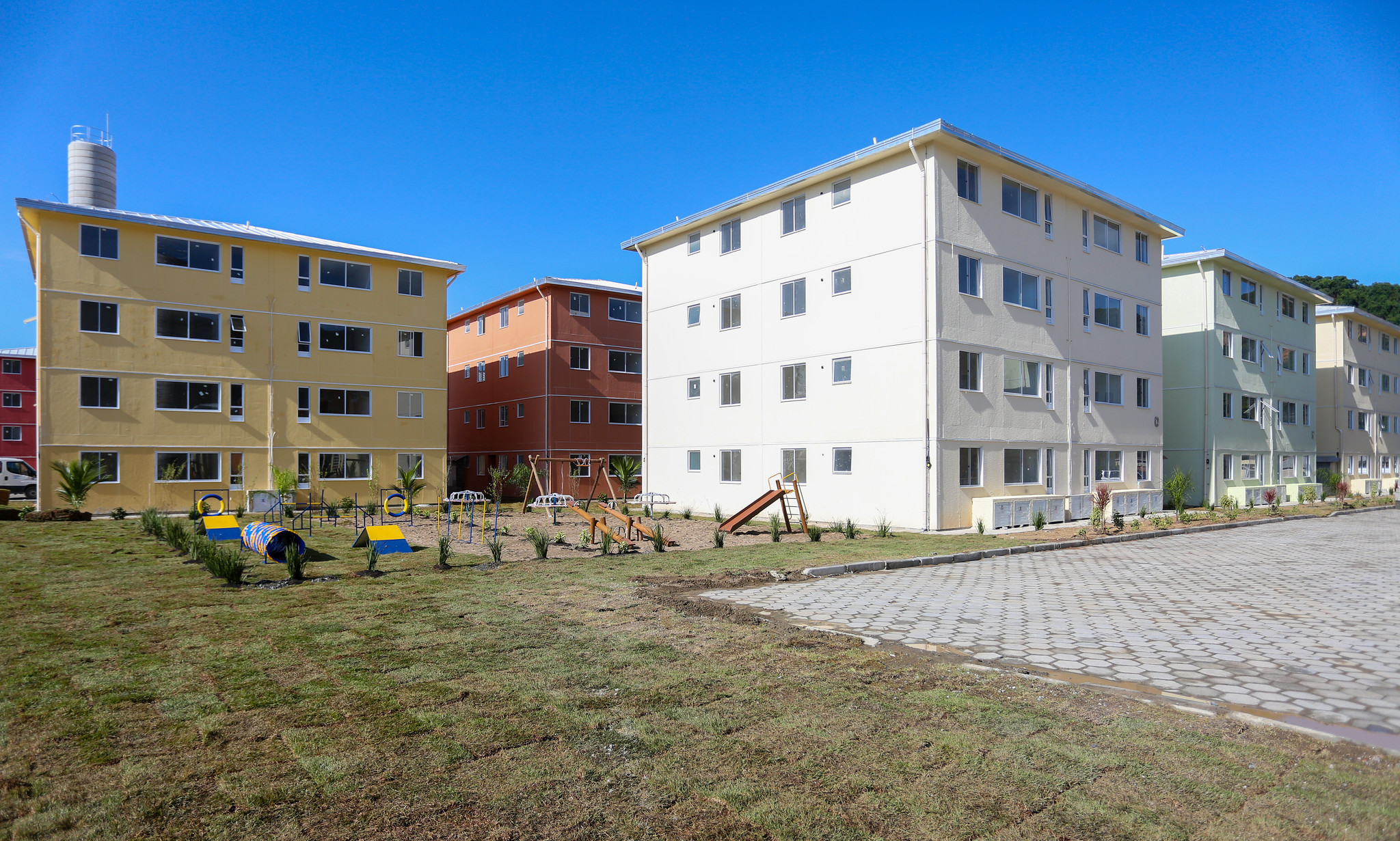 Após um ano da tragédia, 518 moradias são entregues em São Sebastião Após um ano da tragédia, 518 moradias são entregues em São Sebastião