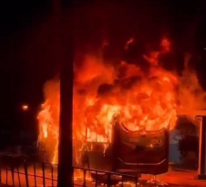 Ônibus do transporte público é incendiado no Litoral Norte