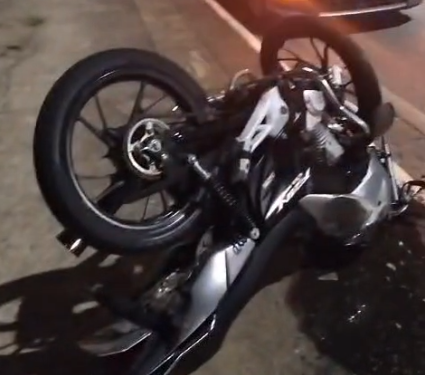 moto bate em poste em sjc