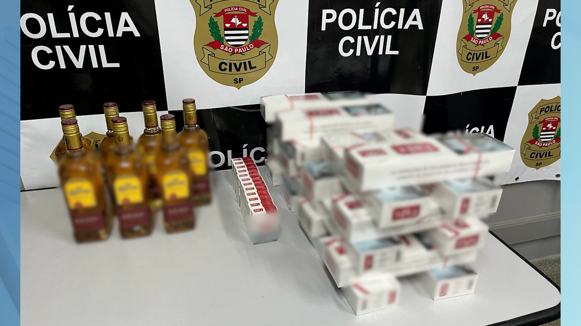 Cigarros e bebidas contrabandeadas são apreendidos em adega Cigarros e bebidas contrabandeadas são apreendidos em adega