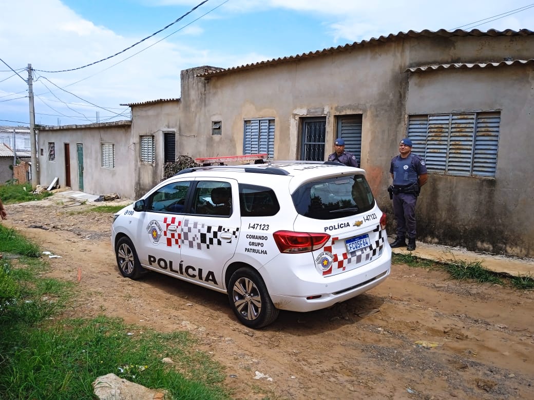 Homem é encontrado morto a pauladas dentro da própria casa