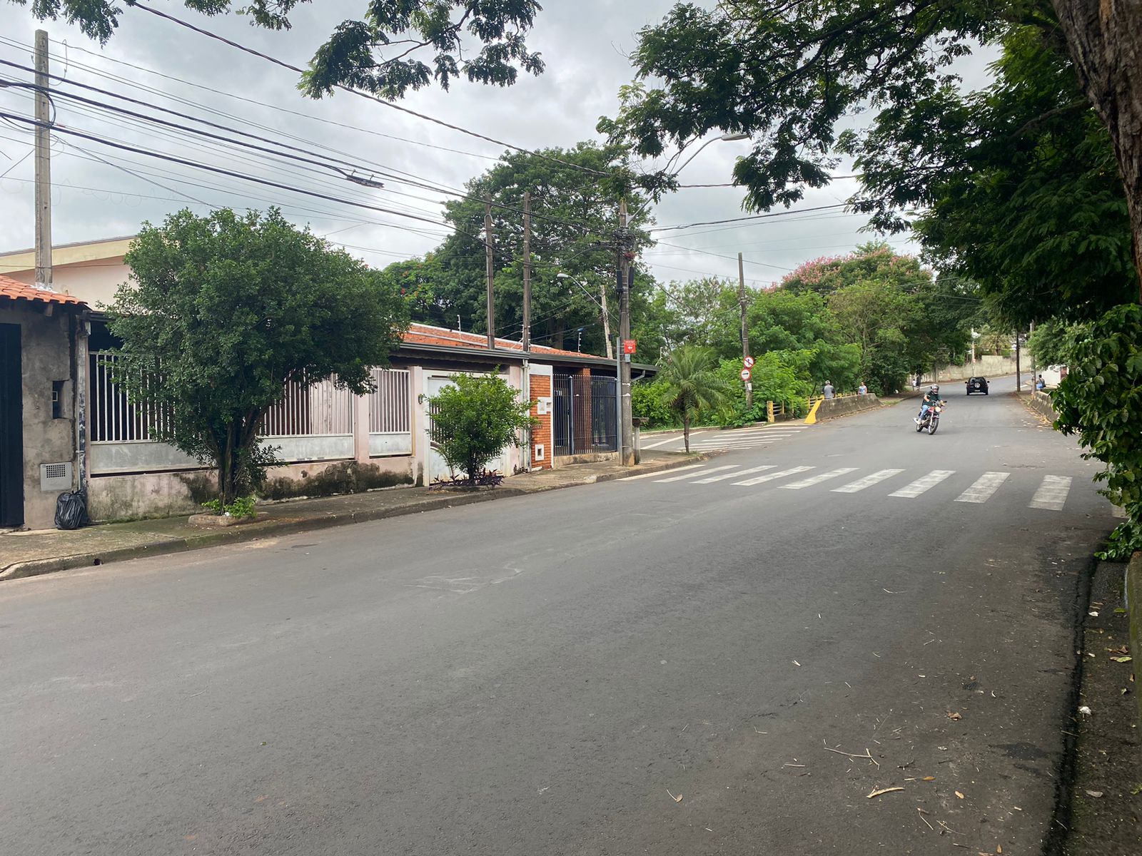 Homem esfaqueia cunhado após discussão por som alto