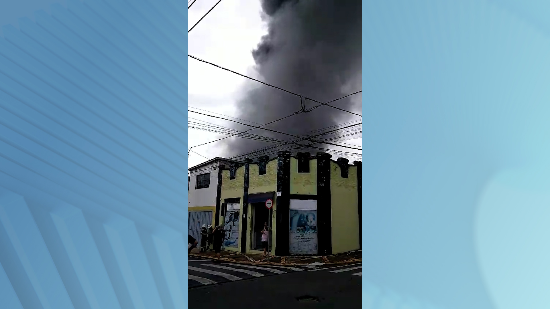 Incêndio atinge loja de materiais elétricos; veja Incêndio atinge loja de materiais elétricos; veja