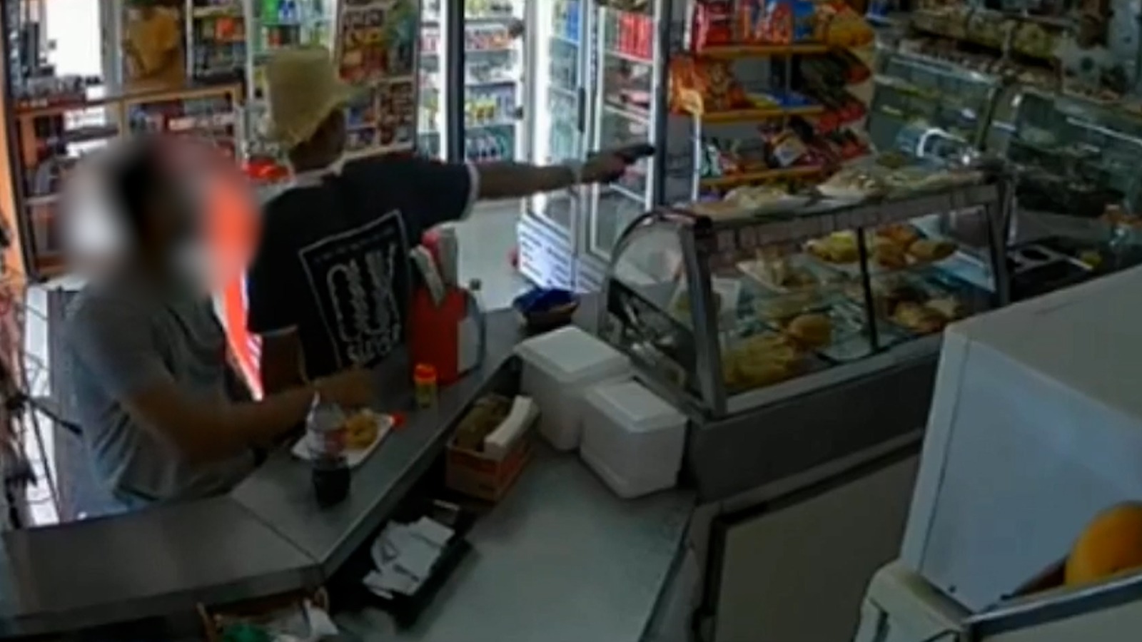 Padaria é assaltada e criminoso ameaça cliente em Limeira