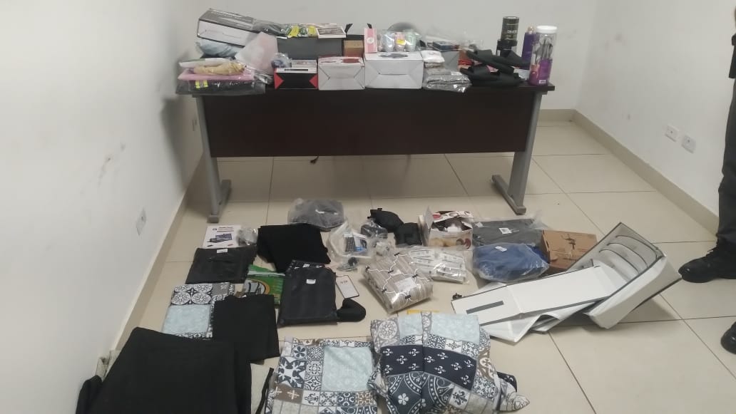 Polícia recupera carga roubada avaliada em R$50 mil Polícia recupera carga roubada avaliada em R$50 mil