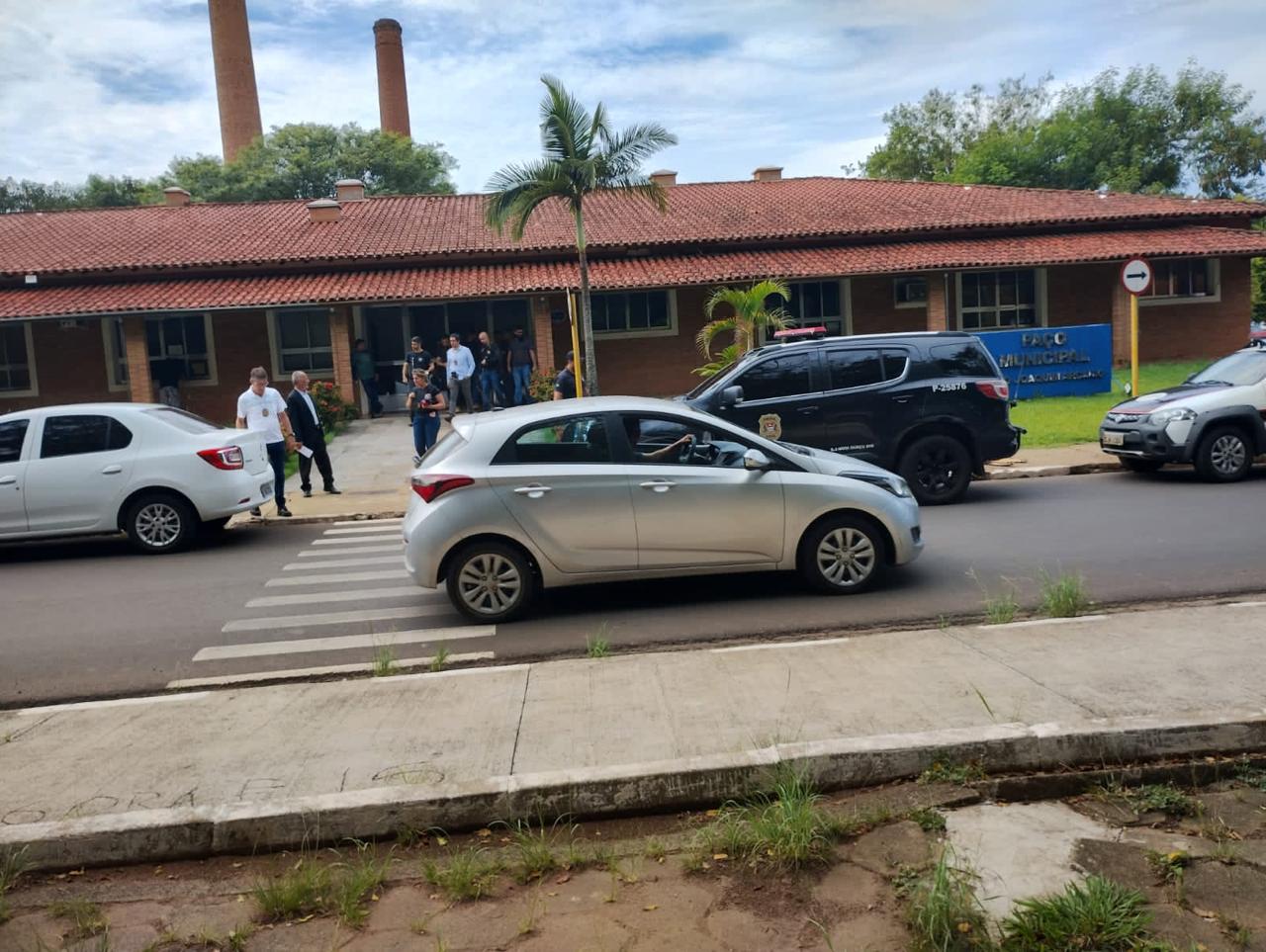 Servidores públicos têm celulares apreendidos durante Operação na Prefeitura