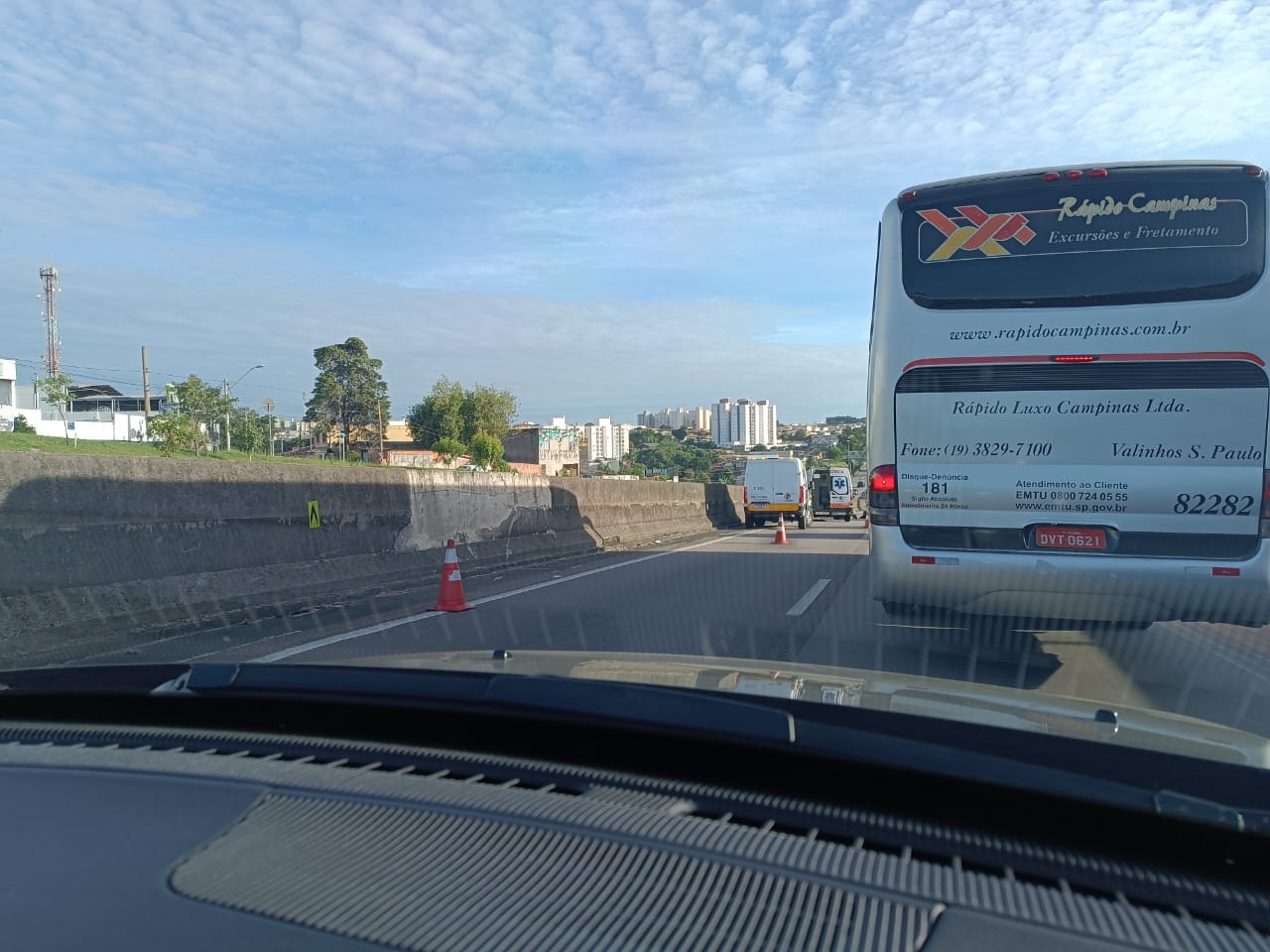 Acidente na Santos Dumont para trânsito e motorista é pego no teste do bafômetro