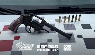 Homem flagrado com arma em bloco de carnaval é preso no interior de SP