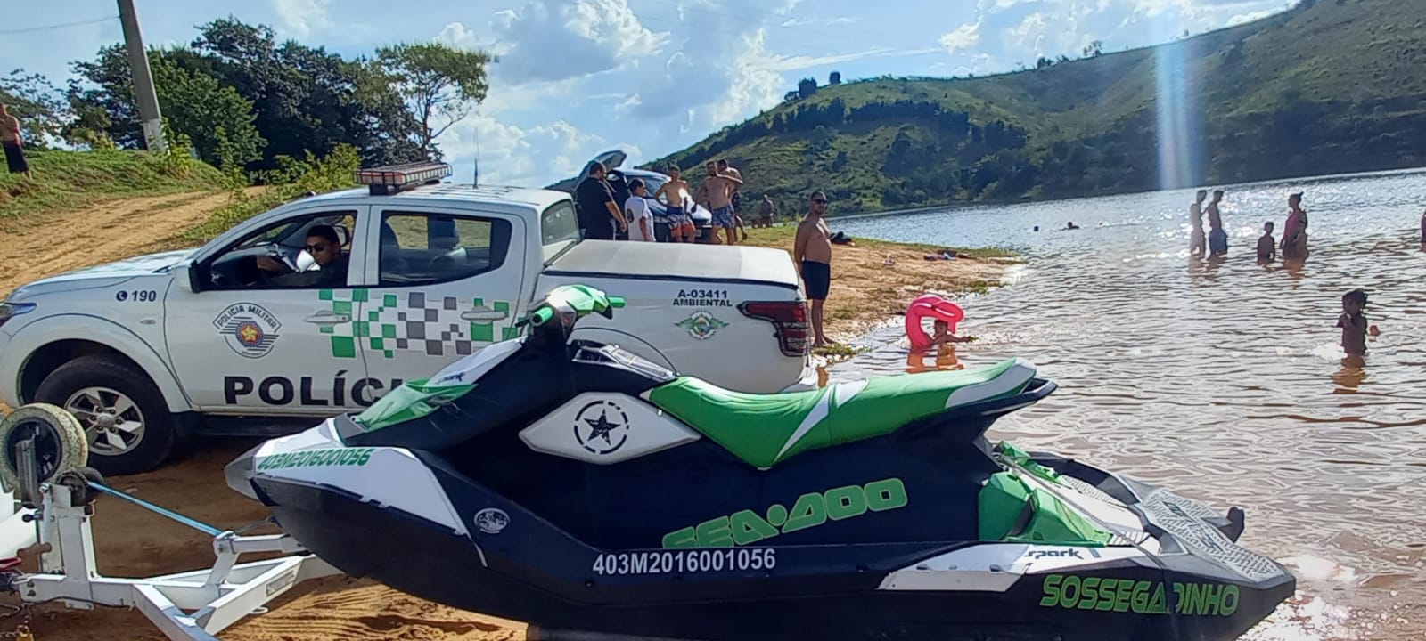 Criança de 7 anos dirige moto aquática no interior de SP Criança de 7 anos dirige moto aquática no interior de SP