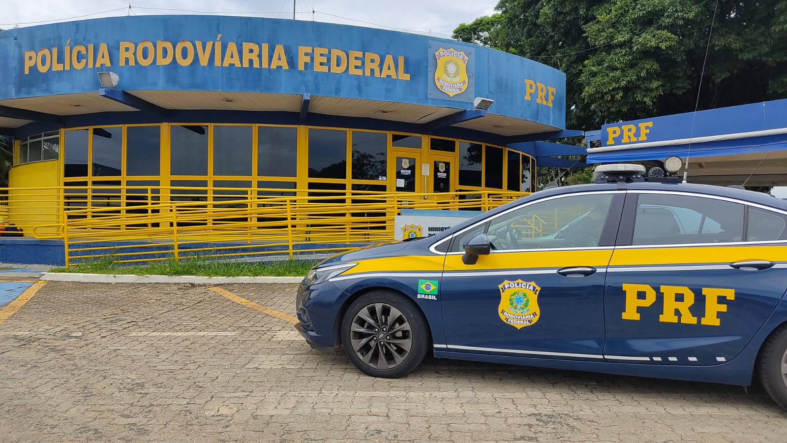 PRF homem é preso com aparelhos de roubar carros em jacareí