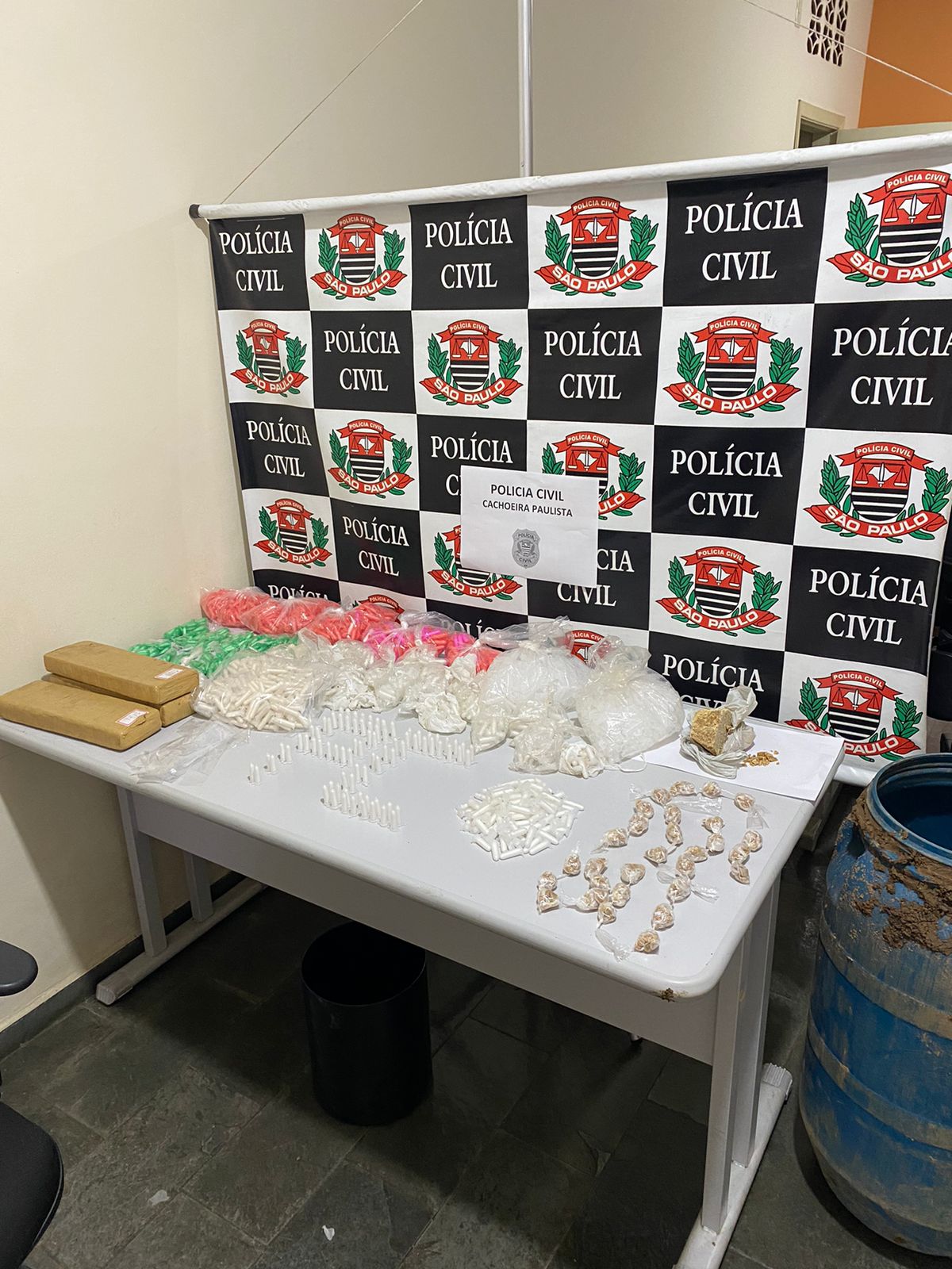Polícia apreende 2 mil porções de drogas no interior de SP