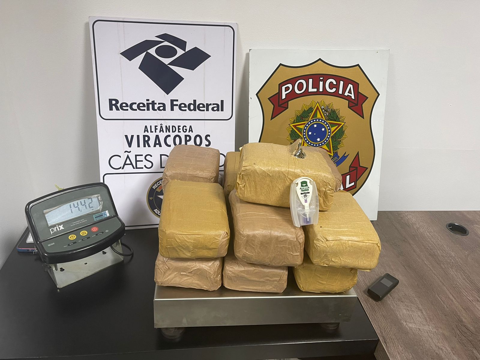 PF aprende quase 15kg de drogas em mala de passageira em Viracopos PF aprende quase 15kg de drogas em mala de passageira em Viracopos