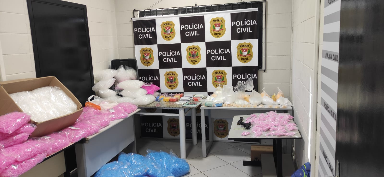 Irmãos presos e drogas apreendidas em operação de combate ao tráfico no interior de SP Irmãos presos e drogas apreendidas em operação de combate ao tráfico no interior de SP