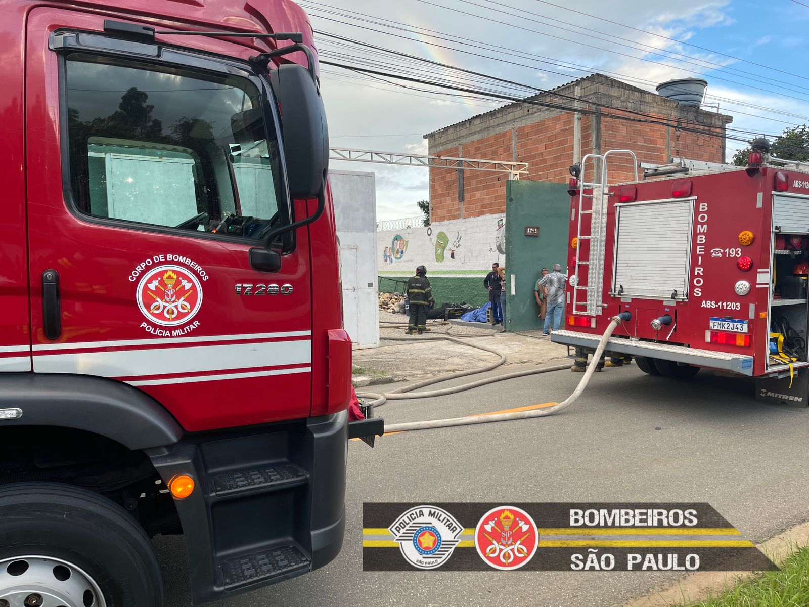 galpão pega fogo em taubaté galpão pega fogo em taubaté