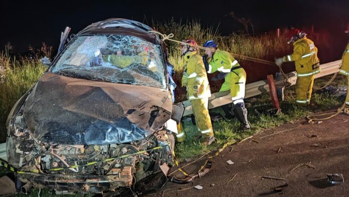 Carro onde as vítimas estavam teria batido na defensa metálica da pista, na cidade de Mogi Mirim. Carro onde as vítimas estavam teria batido na defensa metálica da pista, na cidade de Mogi Mirim.
