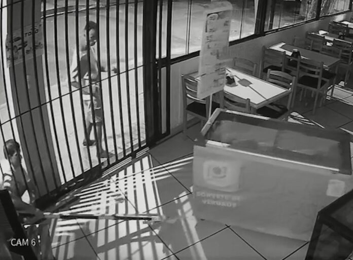 Suspeitos furtaram sorvetes de uma forma inusitada no interior de SP Suspeitos furtaram sorvetes de uma forma inusitada no interior de SP