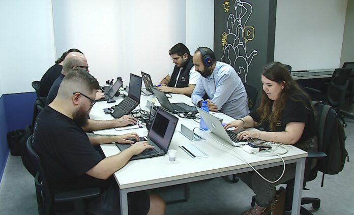 Pesquisa revela tendência para implementação da Inteligência Artificial em empresas