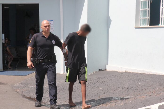 Homem é preso por furtar celulares de funcionários durante internação em Hospital Homem é preso por furtar celulares de funcionários durante internação em Hospital