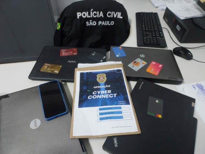 Operação contra crimes cibernéticos prende três pessoas em Campinas Foram cumpridos mandados de prisão e busca e apreensão em Campinas. Segundo a polícia, o grupo criava falsos boletos para pagamentos.
