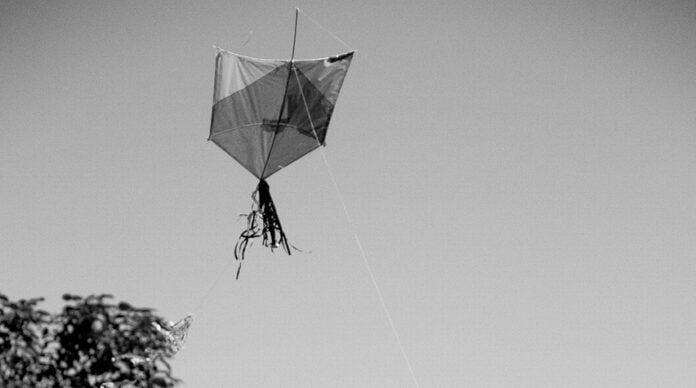 Pai de menina que teve pescoço cortado com cerol fala sobre estado de saúde da filha
